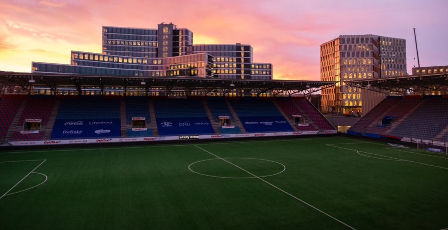 Stadion i solnedgang